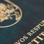 Žymūs teisininkai: šeimos atsiradimo pagrindus įtvirtinanti Konstitucijos pataisa nėra diskriminuoja...