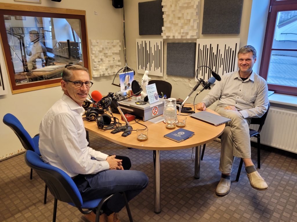 Prof. Mark Regnerus ir dr. Vincentas Vobolevičius Marijos radijo laidoje apie krikščionybės perspektyvas XXI a.